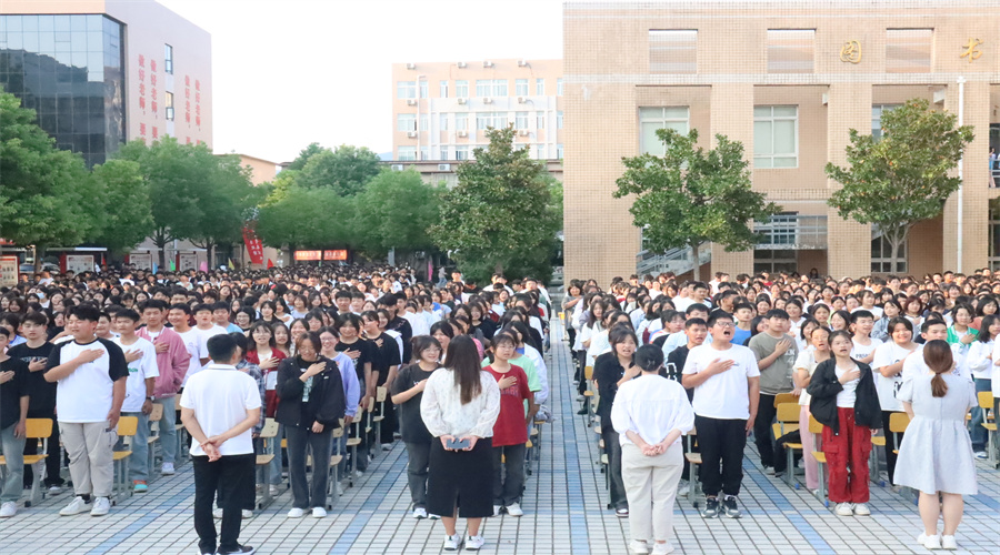 太阳成集团tyc122cc举办2023级新生综合素质教育大型感恩励志讲座