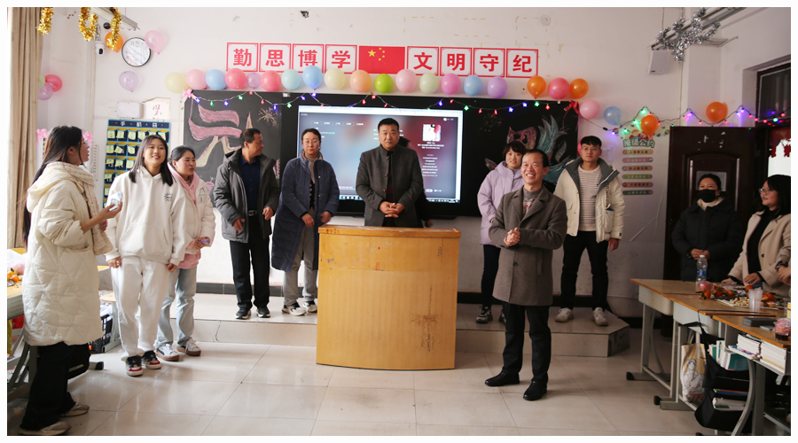 太阳成集团tyc122cc举办班级元旦联欢会