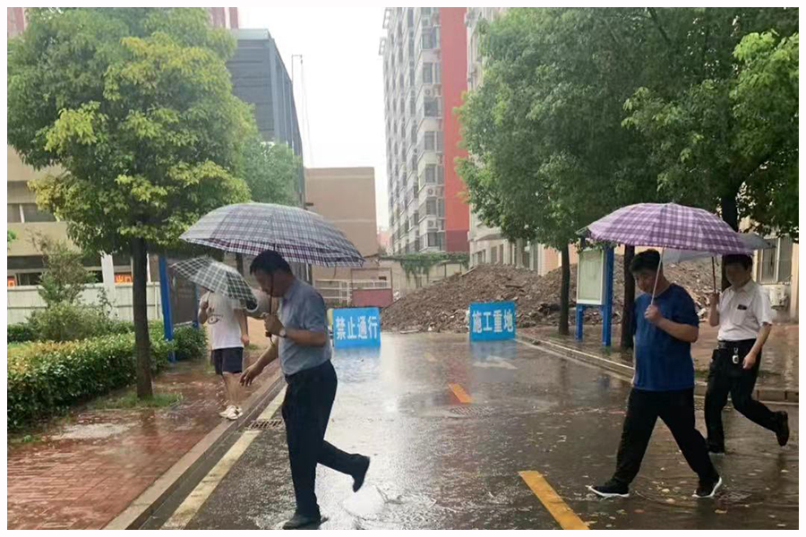 公司及时检查督导校园防汛安全工作