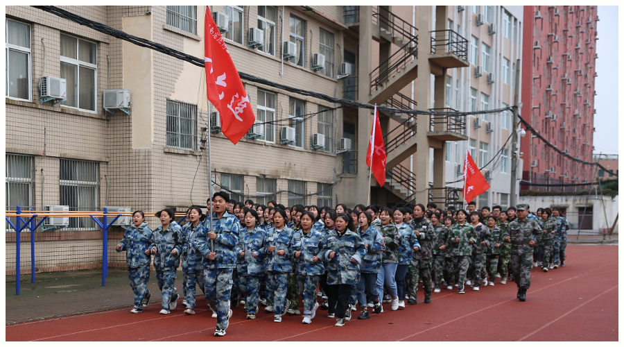 太阳成集团tyc122cc2021级新生军训汇演完美落幕