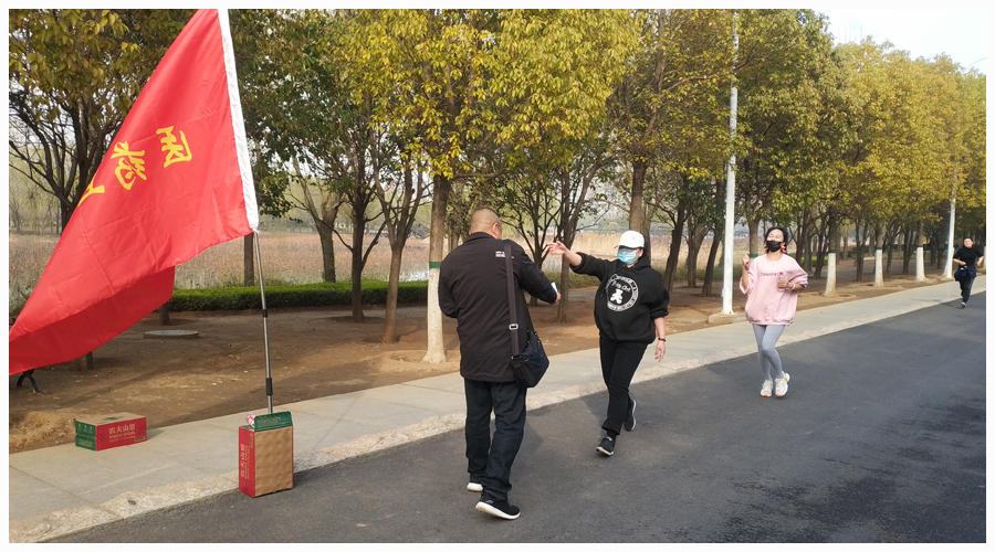 太阳成集团tyc122cc举办2021“拥抱春天，环湖健步走”活动