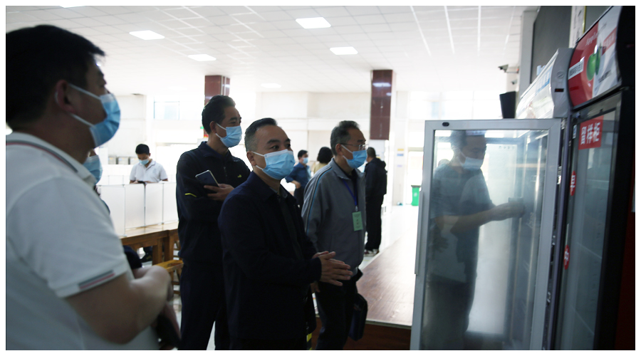 平顶山市教体局党组成员、市纪委监委驻市教体局纪检监察组组长陈晓辉一行莅临公司检查疫情防控工作