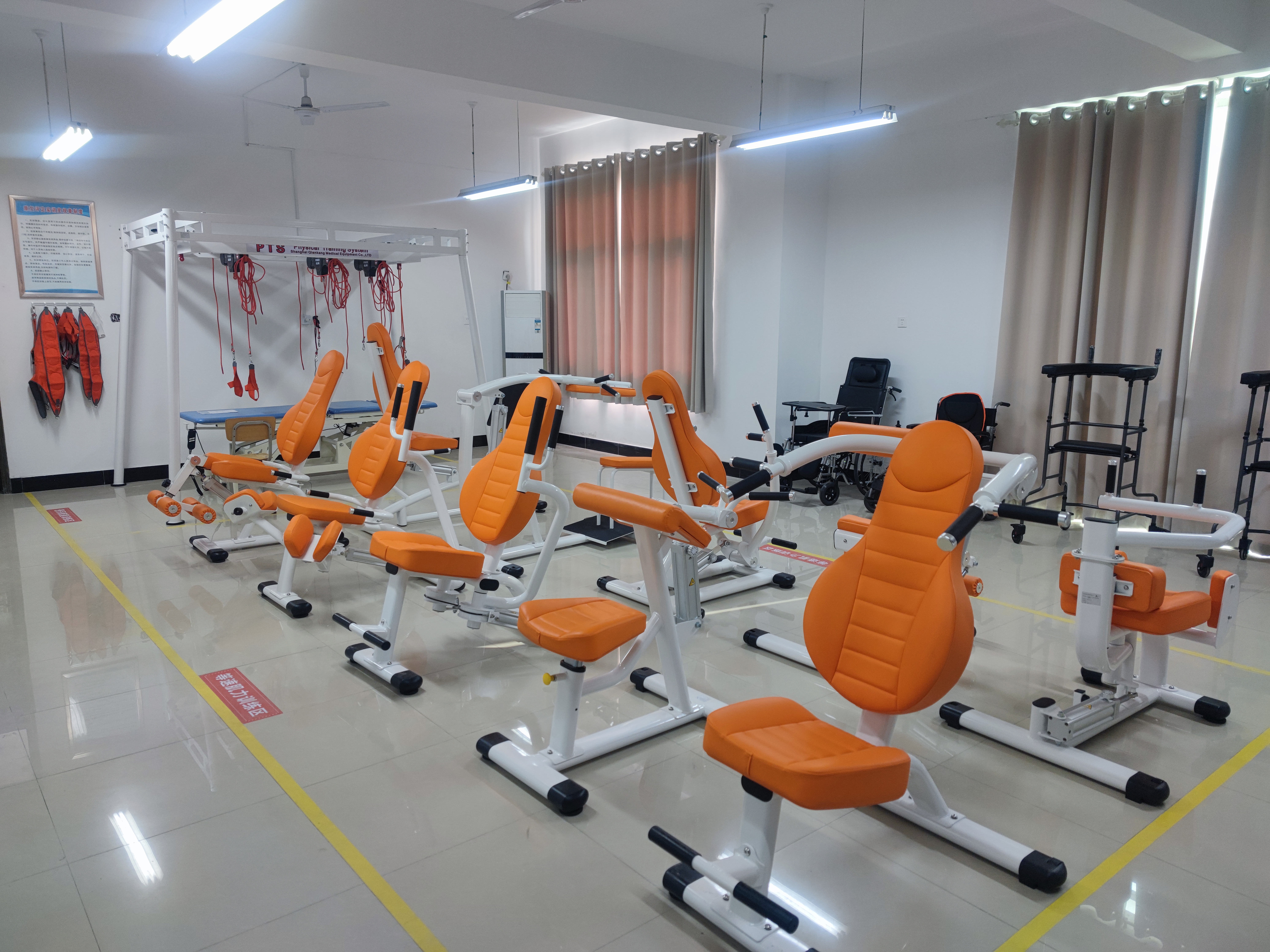 智慧养老康复实训室投入使用