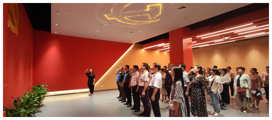 公司组织参观“百年恰是风华正茂”党史党性主题教育展