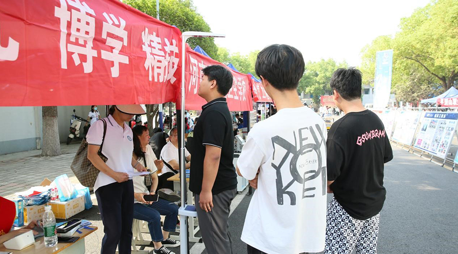 公司参加2024年平顶山市职业教育活动周启动仪式