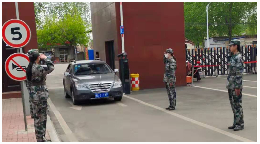 菁菁校园添绿意 员工教官展风采