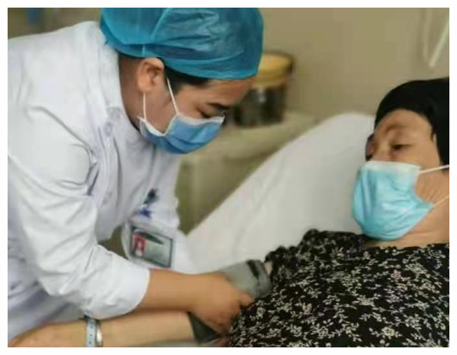 白衣天使获锦旗 真情服务暖人心