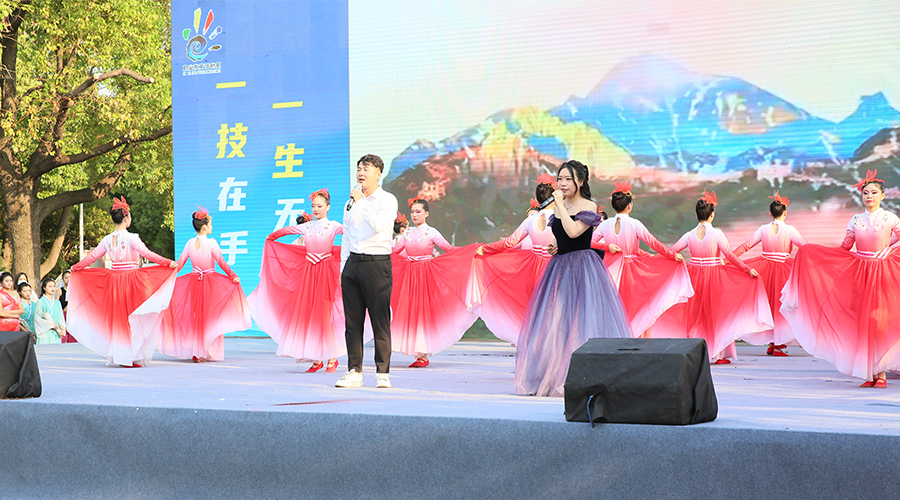 公司参加2024年平顶山市职业教育活动周启动仪式