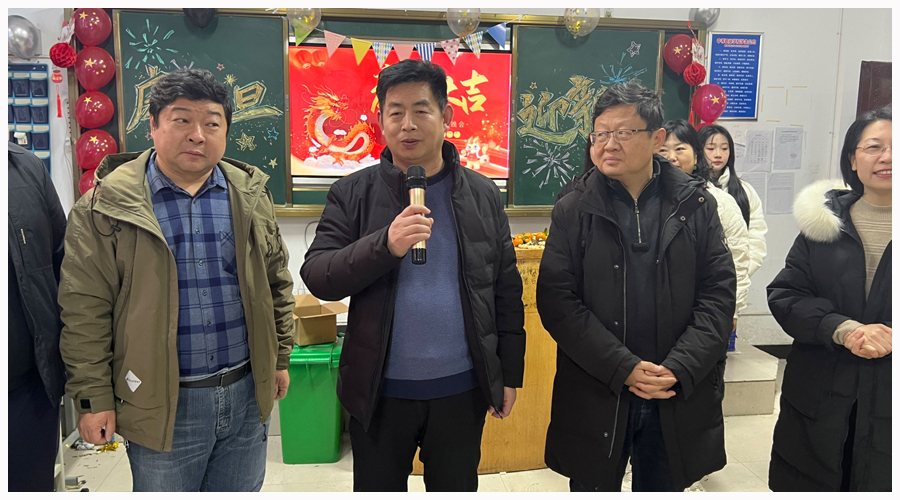 太阳成集团tyc122cc举办班级元旦联欢会