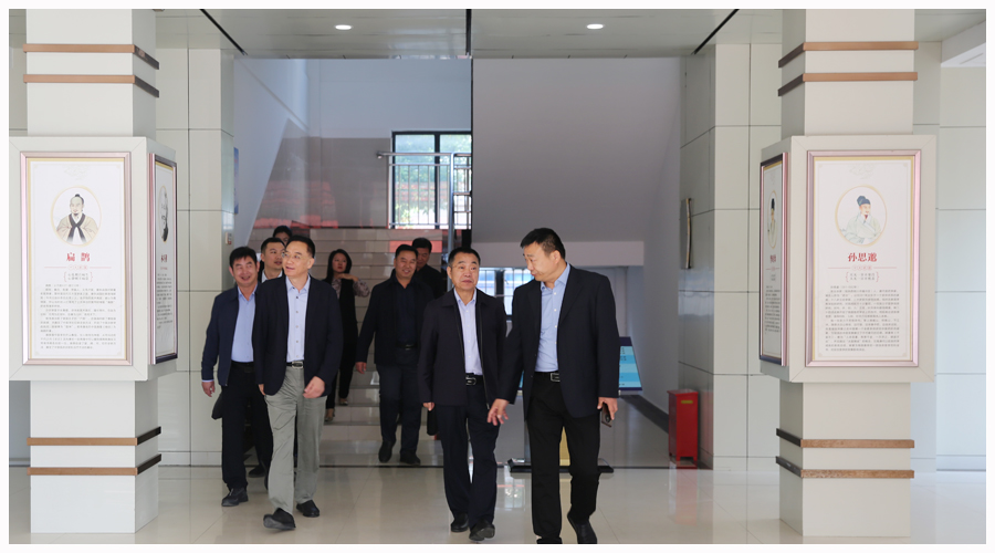 省委教育工委专职委员何秀敏莅临公司调研指导工作