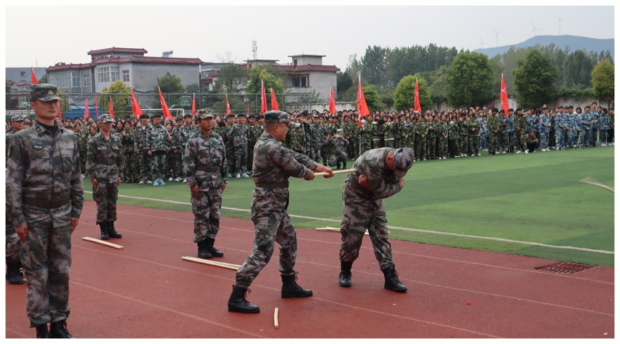 太阳成集团tyc122cc2021级新生军训汇演完美落幕