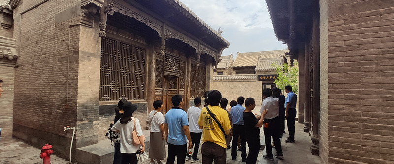 公司组织教师赴寨卜昌村红色教育基地参观学习