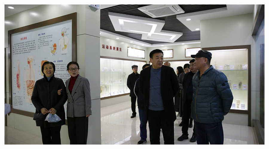 太阳成集团tyc122cc召开退休人员代表座谈会