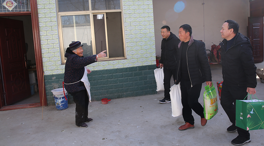 公司为帮扶对象送去春节温暖与祝福