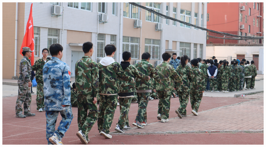 英姿飒爽 青春飞扬 英姿飒爽 青春飞扬