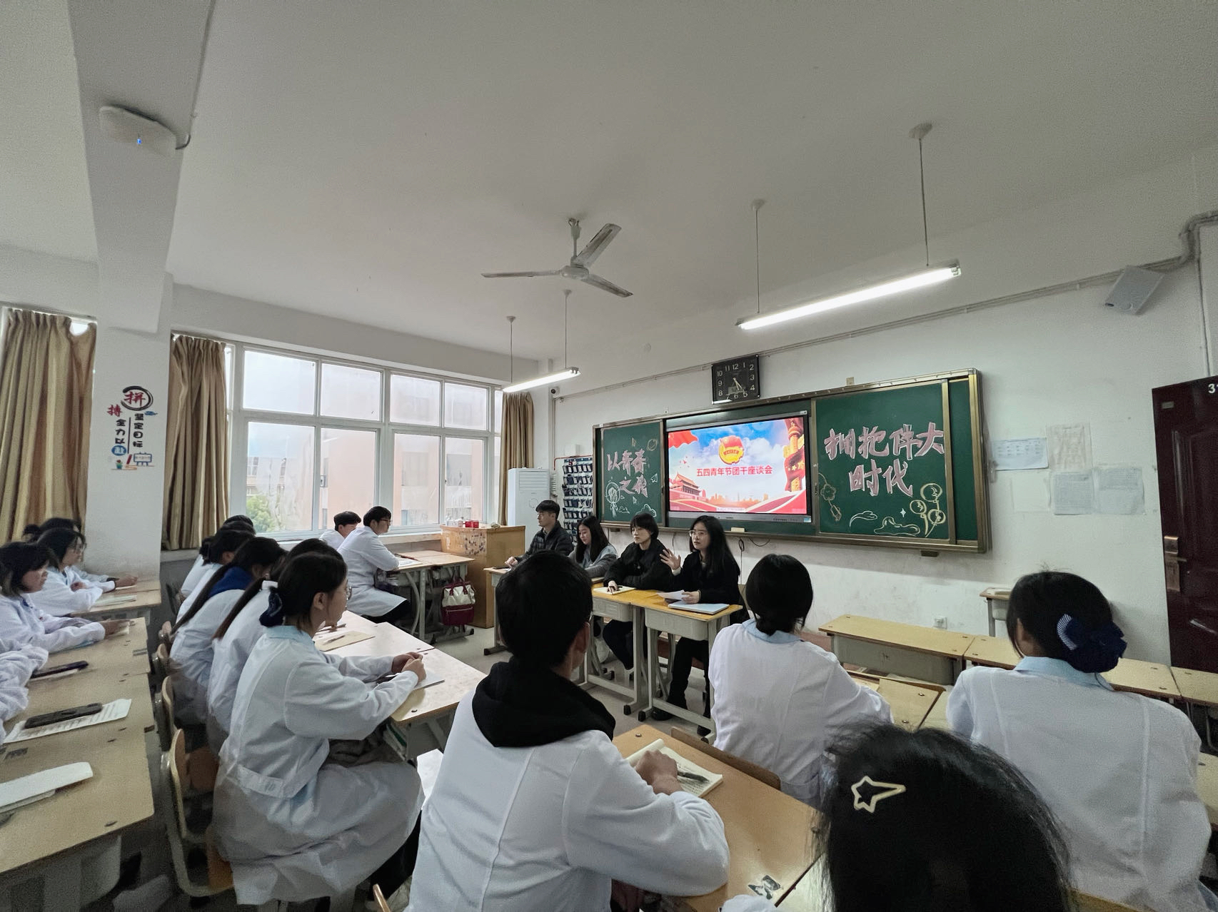 太阳成集团tyc122cc召开五四青年节团干座谈会 太阳成集团tyc122cc召开五四青年节团干座谈会