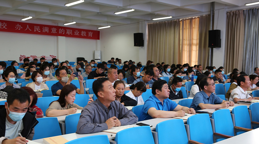 不忘初心 深学笃用 促进卫校又好又快发展 ——董事长李进旭为全体教职工讲授主题教育专题党课