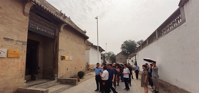 公司组织教师赴寨卜昌村红色教育基地参观学习