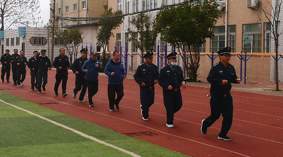 公司组织安保人员进行体能拉练活动