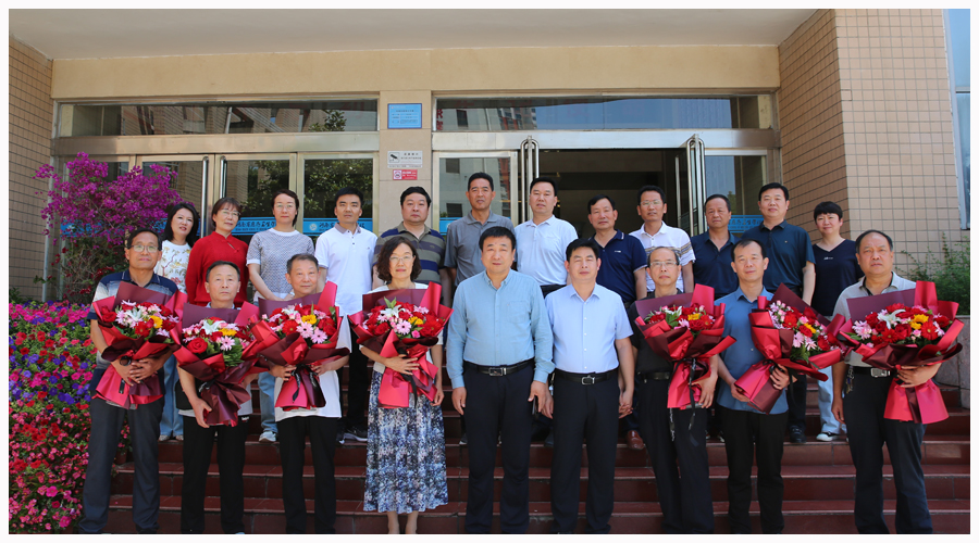 太阳成集团tyc122cc召开退休人员欢送会 太阳成集团tyc122cc召开退休人员欢送会