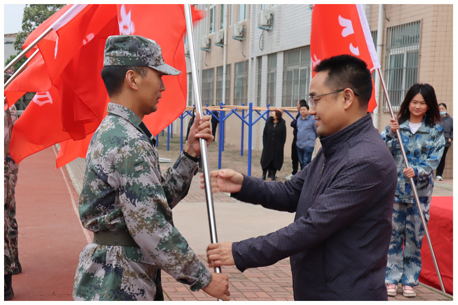 太阳成集团tyc122cc2021级新生军训活动正式开启 太阳成集团tyc122cc2021级新生军训活动正式开启