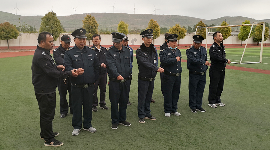 公司组织安保人员进行体能拉练活动