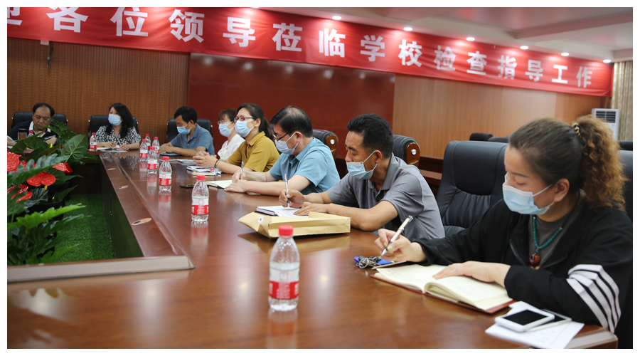 太阳成集团tyc122cc召开欢送退休教职工座谈会