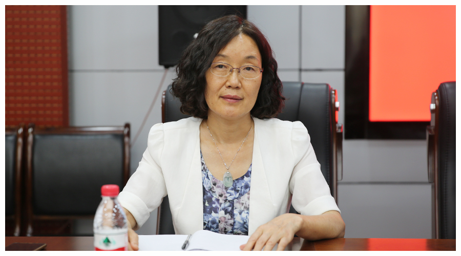 太阳成集团tyc122cc召开欢送退休教职工座谈会