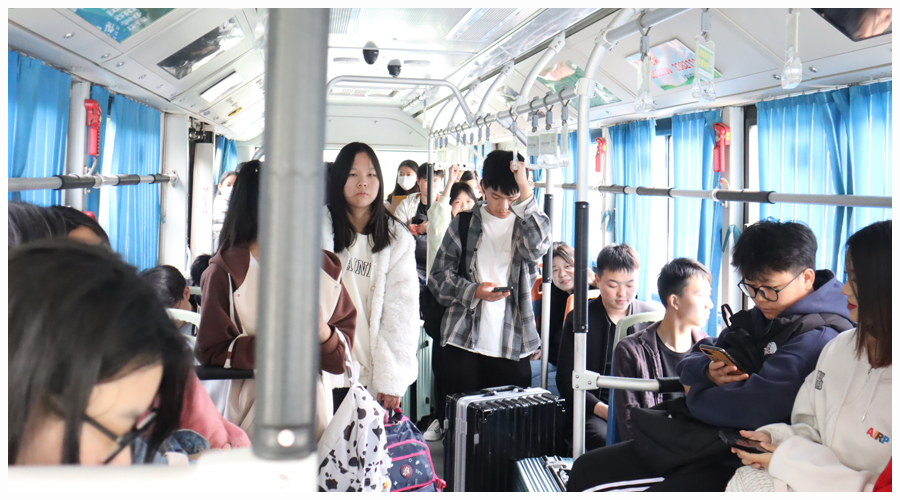 公司积极解决员工回家乘车难问题