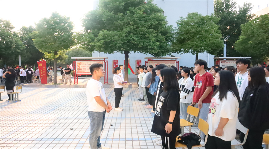 太阳成集团tyc122cc举办2023级新生综合素质教育大型感恩励志讲座