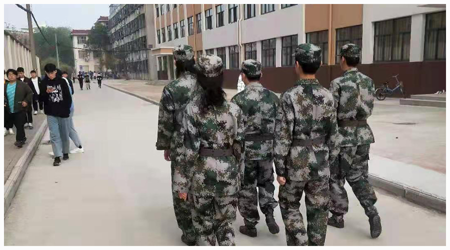 菁菁校园添绿意 员工教官展风采