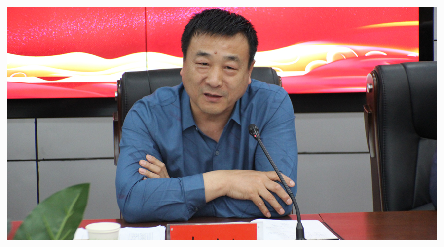 太阳成集团tyc122cc召开“五四”青年教师座谈会