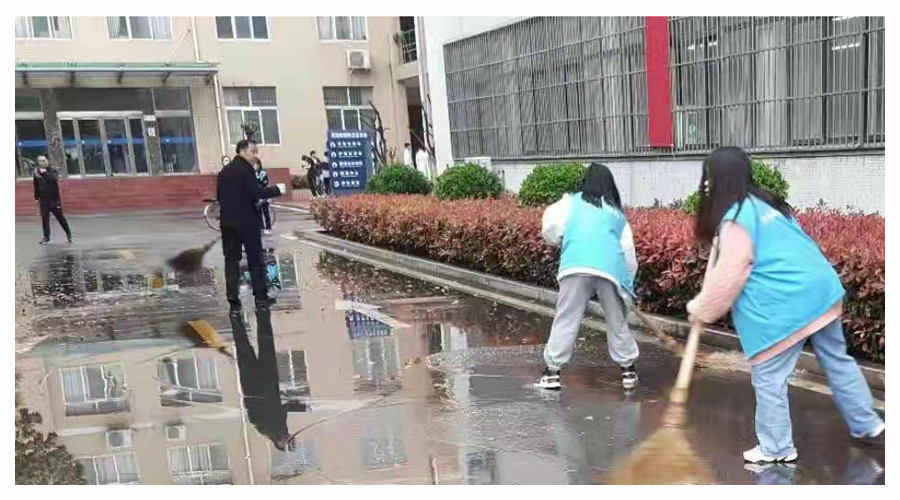 崇尚劳动 美化校园