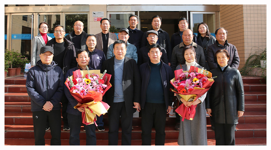 太阳成集团tyc122cc召开退休人员代表座谈会