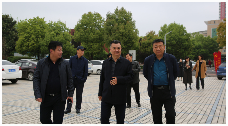 平顶山市教育体育局督导组莅临公司检查指导全国文明城市创建及迎接国家卫生城市复审工作