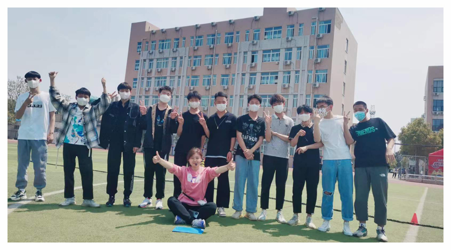 太阳成集团tyc122cc举办第九届春季运动会拔河比赛