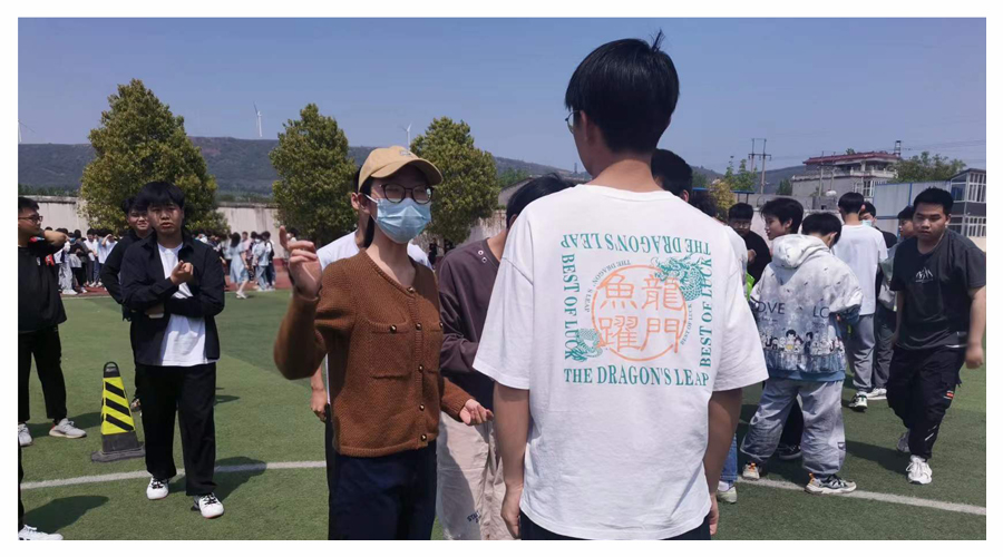 太阳成集团tyc122cc举办第九届春季运动会拔河比赛