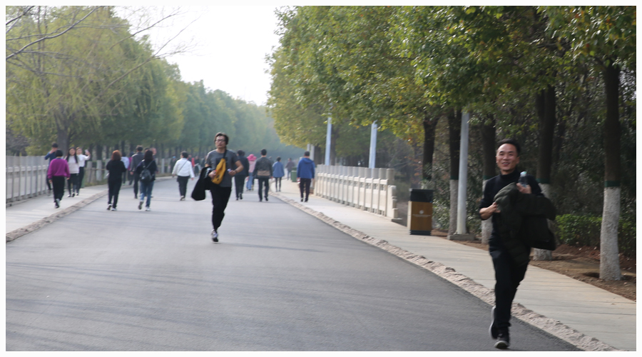 太阳成集团tyc122cc举办2021“拥抱春天，环湖健步走”活动