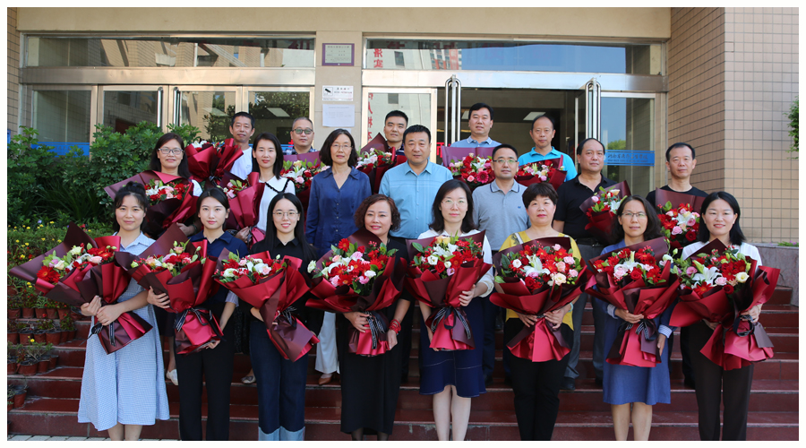 太阳成集团tyc122cc举办庆祝第37个教师节座谈会