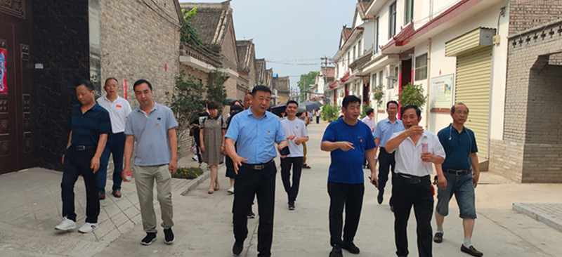 公司组织教师赴寨卜昌村红色教育基地参观学习