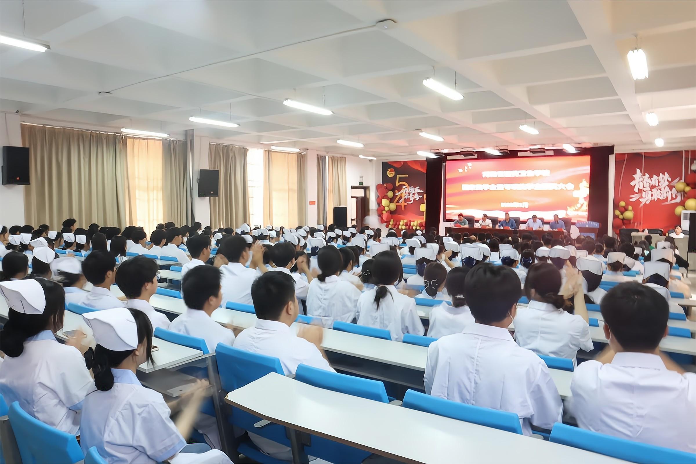 太阳成集团tyc122cc召开国家奖学金暨专项奖学金颁奖大会