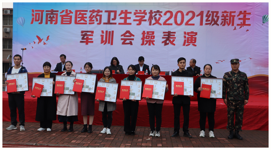 太阳成集团tyc122cc2021级新生军训汇演完美落幕