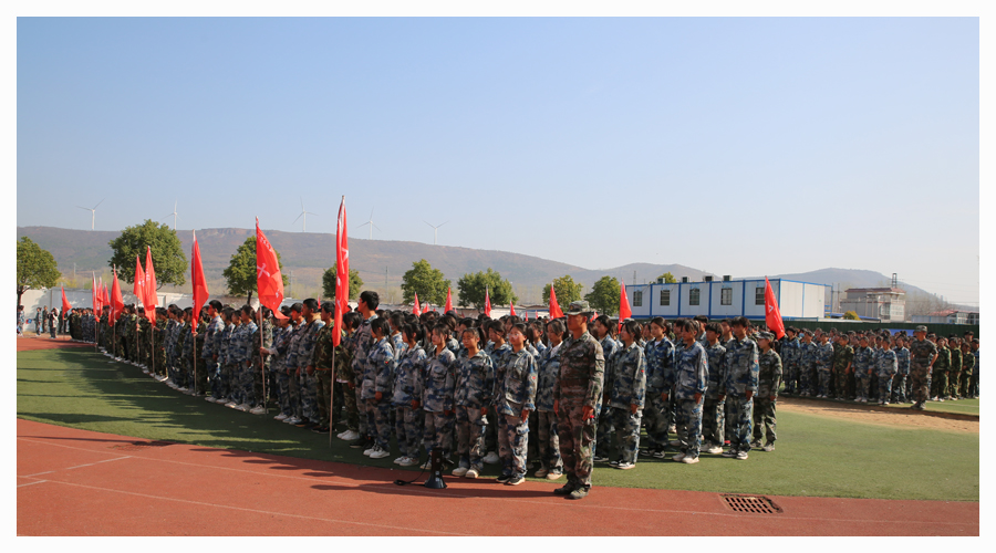 太阳成集团tyc122cc举行2022级员工军训汇报表演 太阳成集团tyc122cc举行2022级员工军训汇报表演