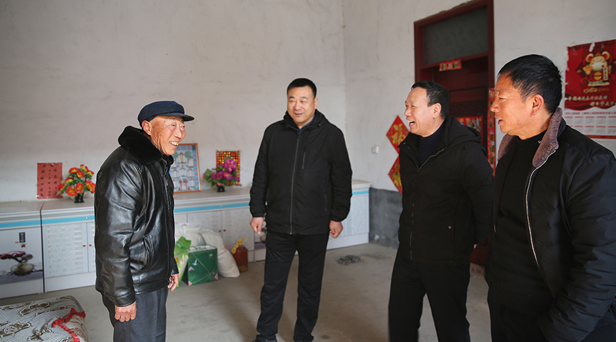 公司为帮扶对象送去春节温暖与祝福